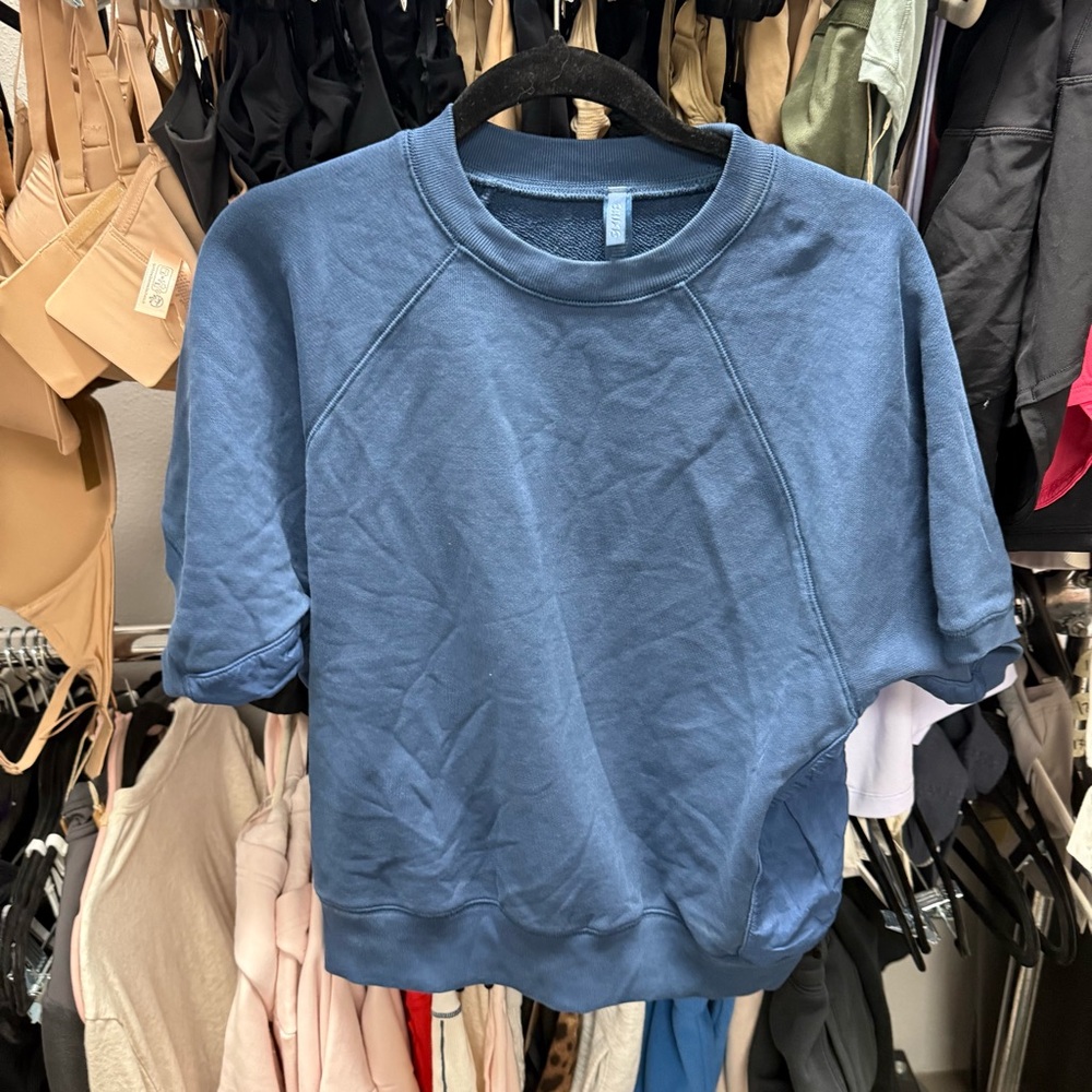 SKIMS sweatshirt t-shirt blue NWOT - Picture 5 of 8
